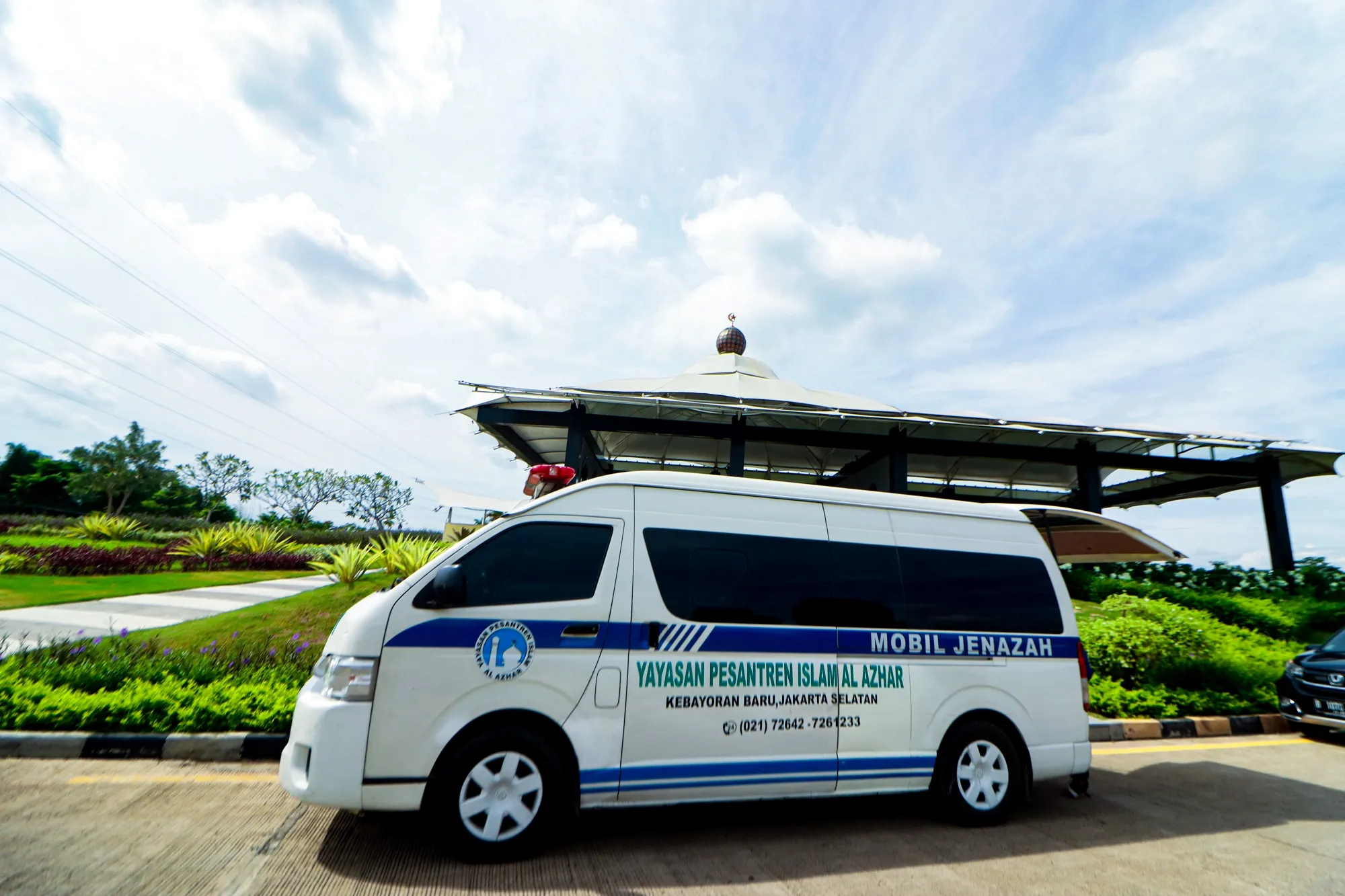 Armada ambulans Al Azhar Memorial Garden untuk penjemputan jenazah